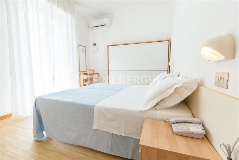Hotel Azzurro Cattolica Eksteriør billede