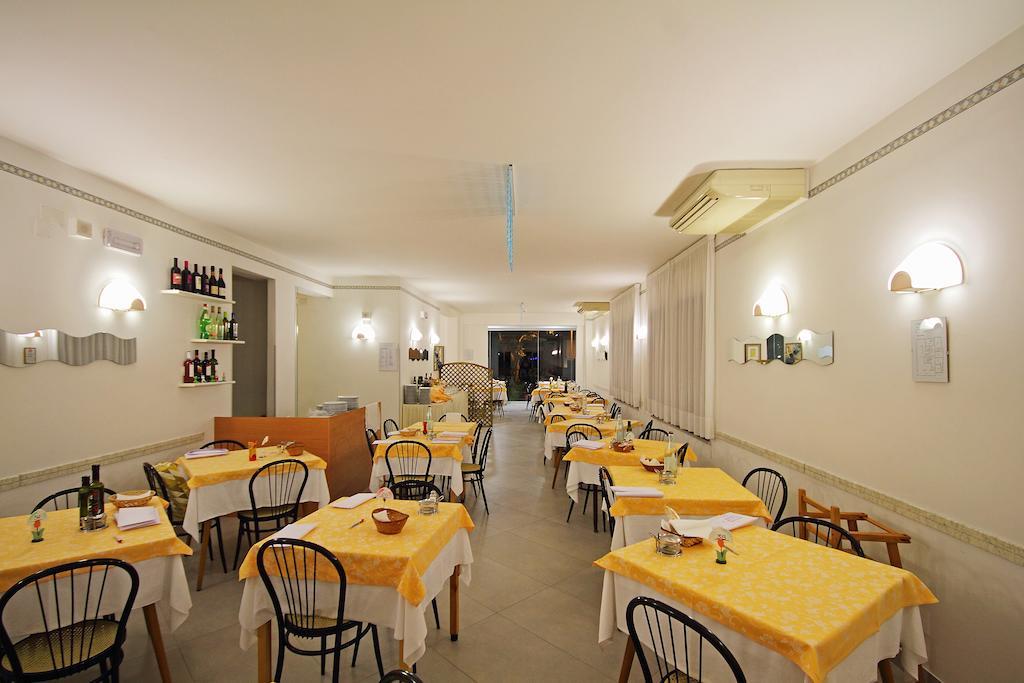 Hotel Azzurro Cattolica Eksteriør billede