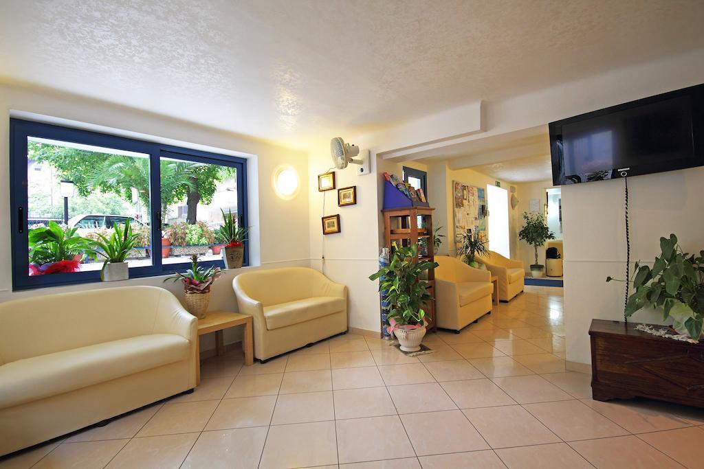 Hotel Azzurro Cattolica Eksteriør billede