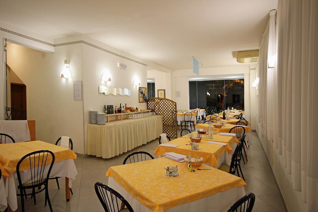 Hotel Azzurro Cattolica Eksteriør billede