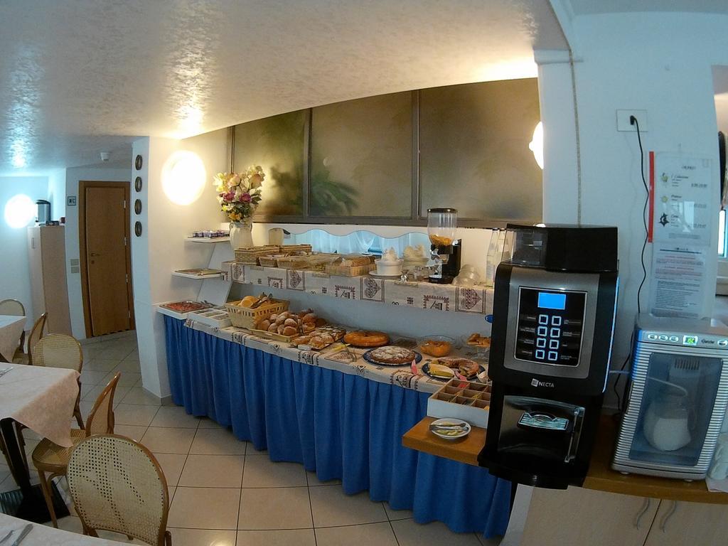 Hotel Azzurro Cattolica Eksteriør billede