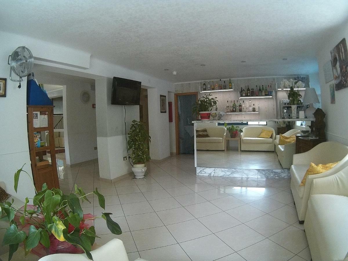 Hotel Azzurro Cattolica Eksteriør billede